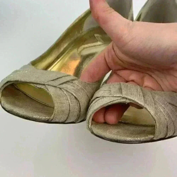 Nina heels size 9 39 Gold metallic peep toe pumps - Picture 7 of 8